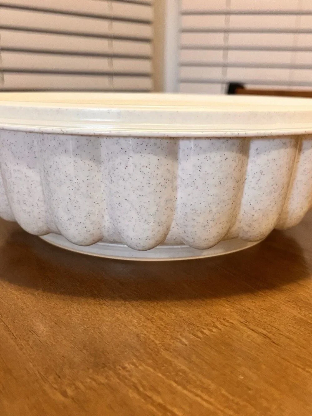 Vtg Tupperware 1202 & 1201 White Speckled 9